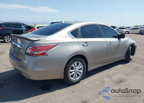 2015 Nissan Altima 2.5 S z USA, uszkodzony, nr VIN 1N4AL3AP9FC156673